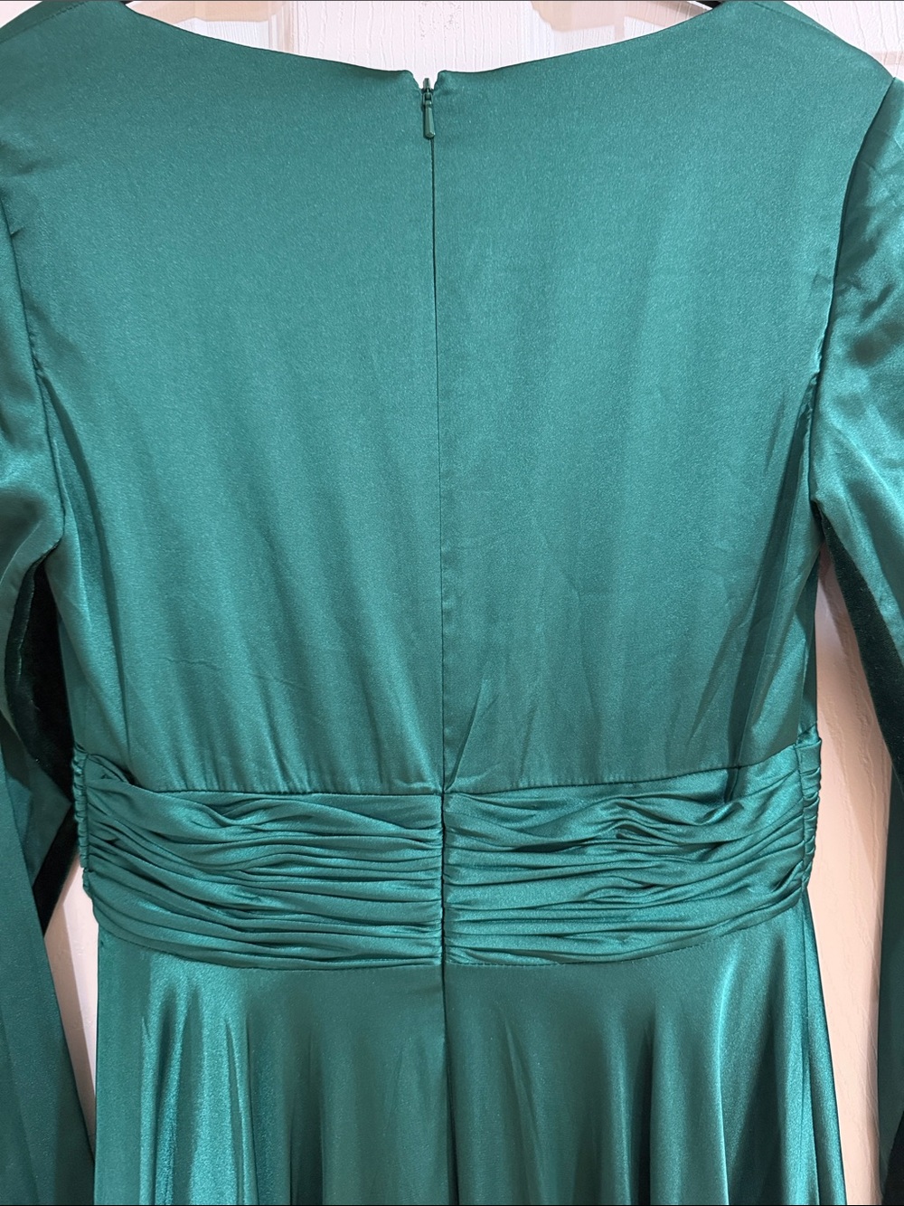 NWT Mac Duggal Emerald Green Long Sleeve Ruched Satin Gown 2 - Picture 7 of 9
